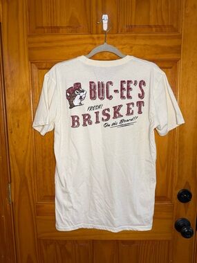 NWOT Buc-ee’s Brisket Off-White T-shirt Size Medium
